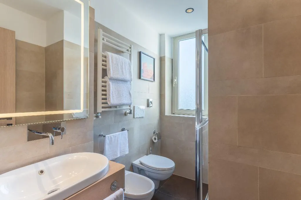 DOUBLE KING SIZE BED Room, Hilton Garden Inn Rome Colosseum, Rome