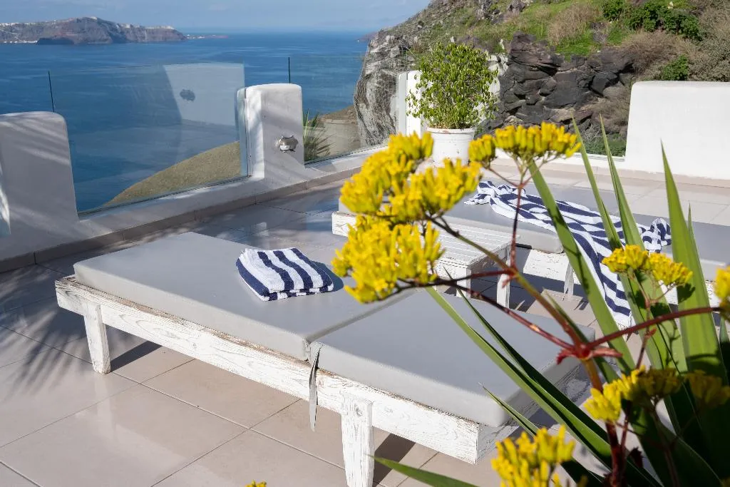 FAMILY ROOM WITH VIEWS Room, Loucas On The Cliff, Santorini