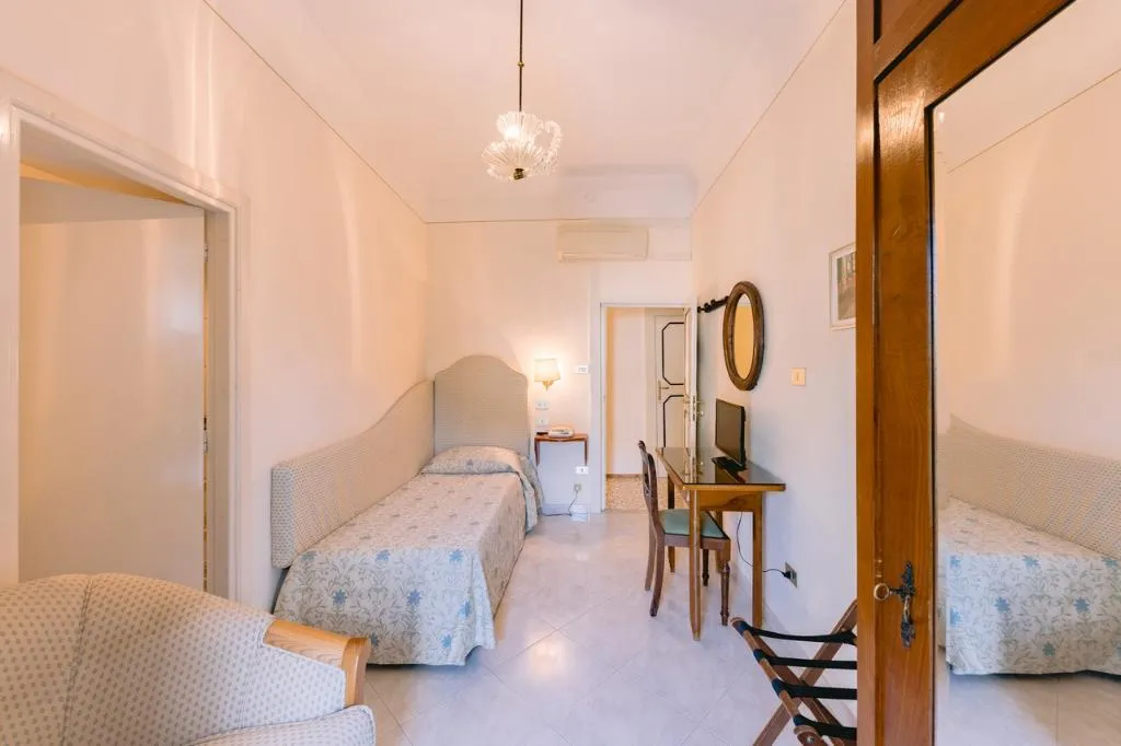 SINGLE WITH BALCONY Room, Hotel Toro, Naples