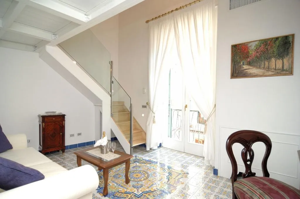 Room, Residenza Luce, Naples