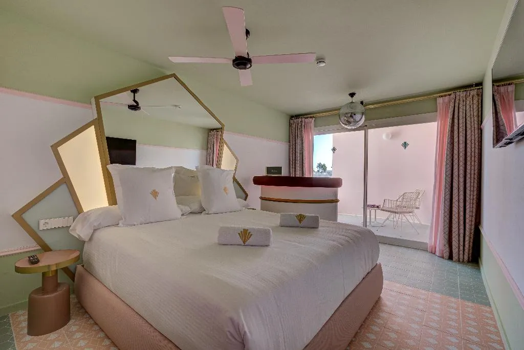JUNIOR SUITE STANDARD Room, Grand Paradiso, Ibiza