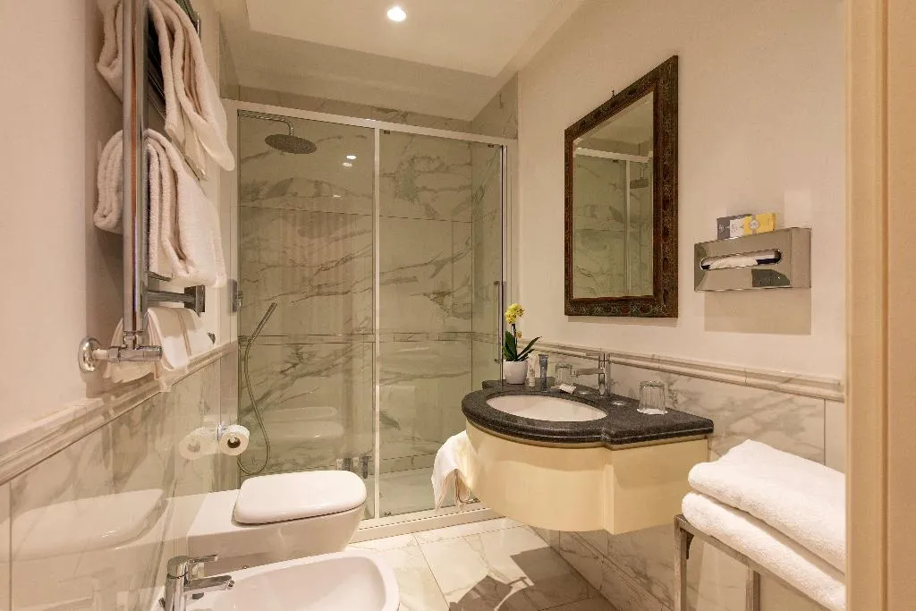 Room, Atlante Star, Rome