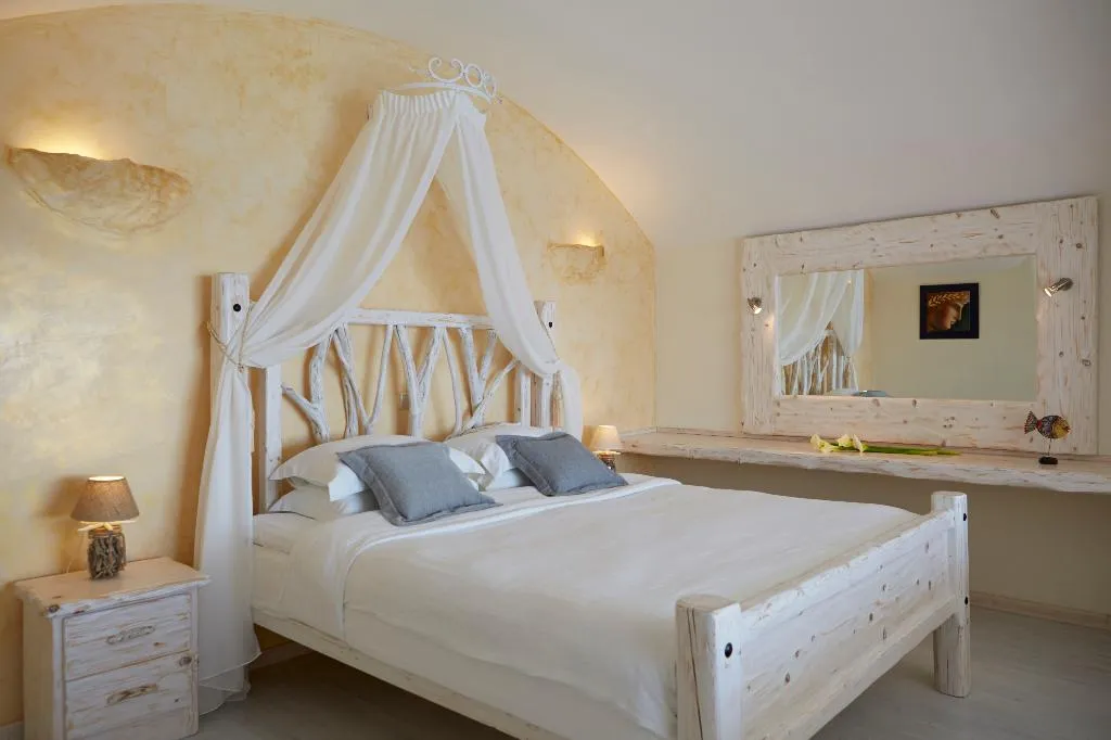 SUITE WITH PRIVATE POOL Room, Athermi Suites, Santorini