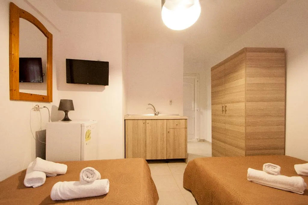 Double or Twin STANDARD Room, Pension Avocado, Skiathos