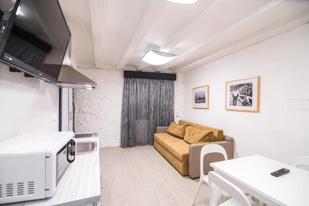 APARTMENT CAPACITY 4 Room, Petit Palace Boquería Garden, Barcelona