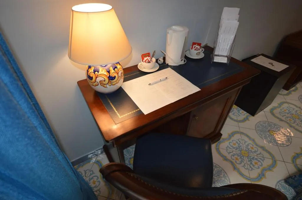 DOUBLE QUEEN SIZE BED Room, B&B Palazzo Pisani, Naples