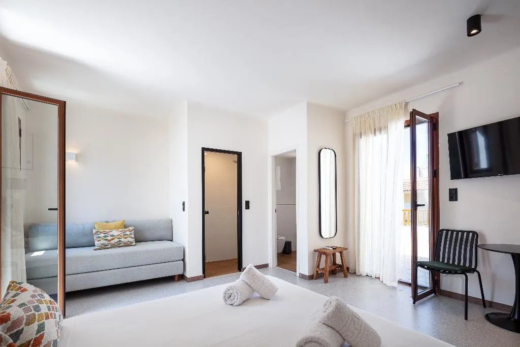 STUDIO WITH BALCONY Room, Aristea, Crete