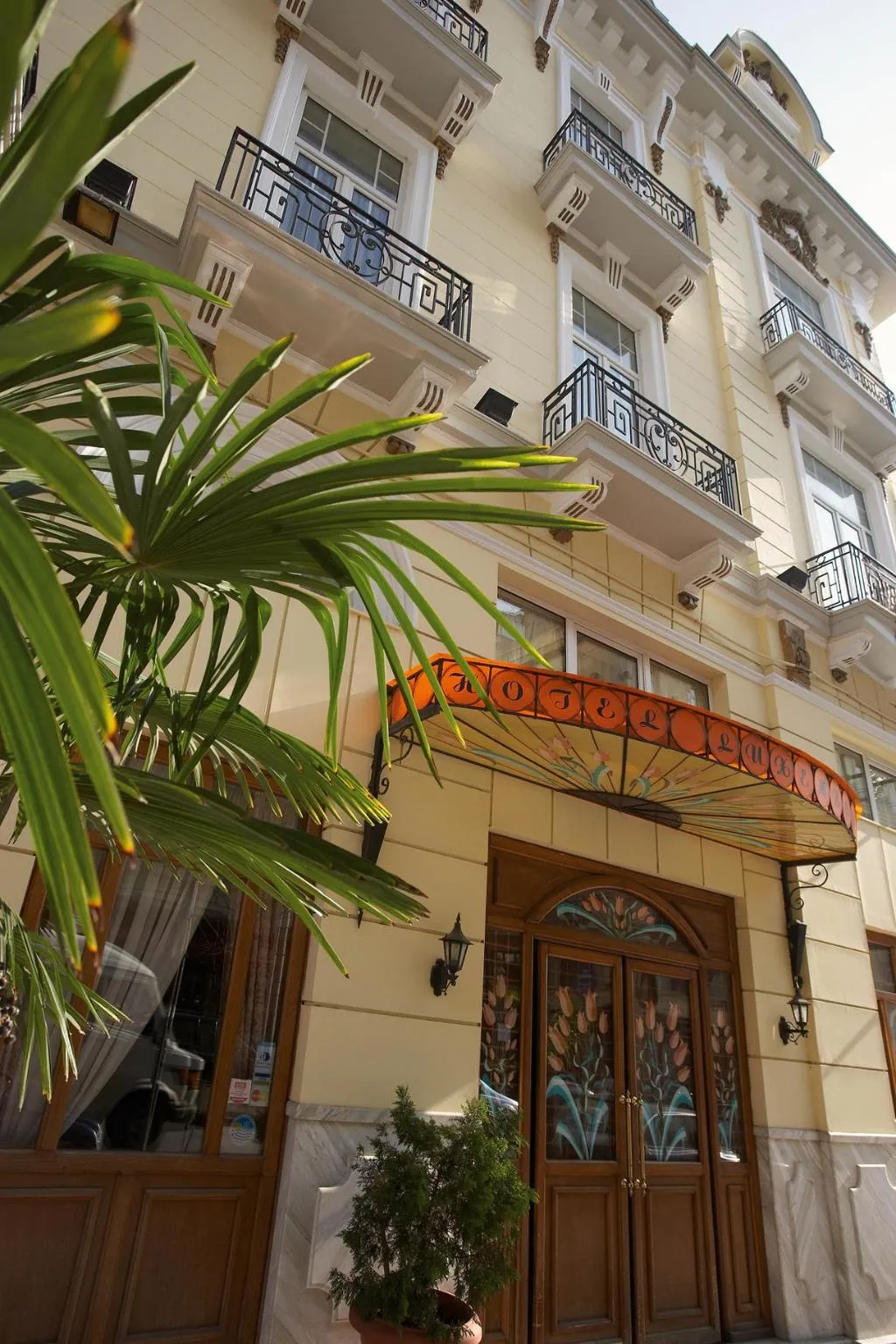 Lobby, Luxembourg, Halkidiki