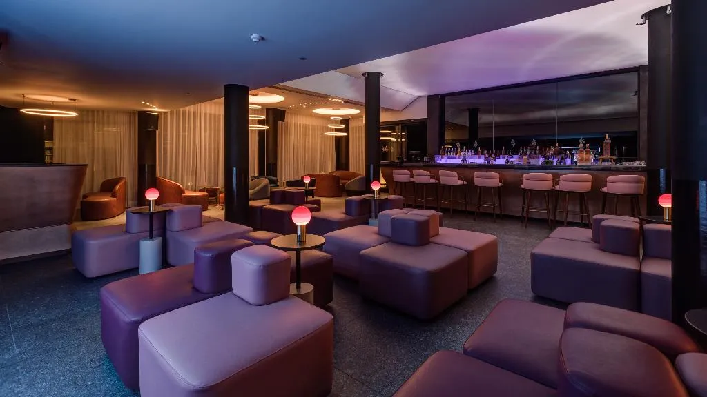 Bar, Ax Odycy, Malta