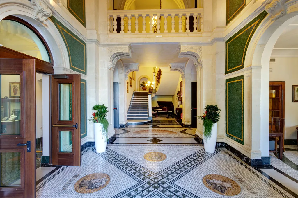 Lobby, Grand Hotel Des Étrangers, Catania