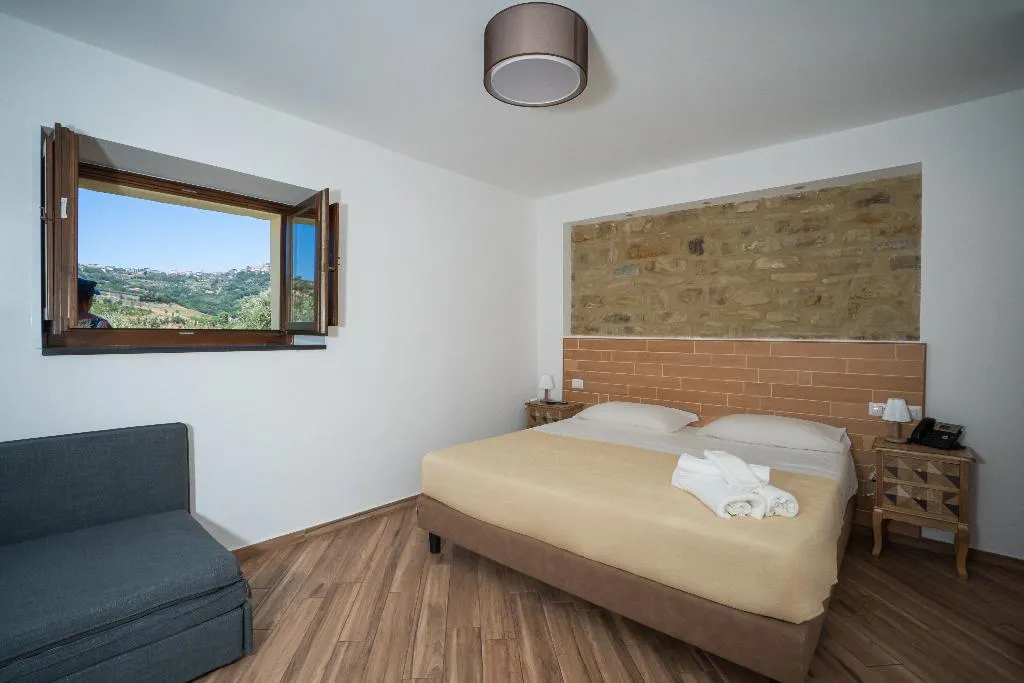 DOUBLE SUPERIOR CAPACITY 3 Room, Le Querce Farmhouse, Naples