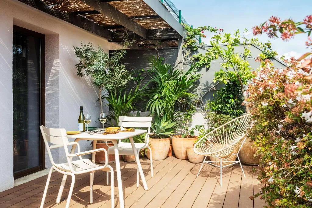 JUNIOR SUITE WITH TERRACE Room, Alexandra Barcelona, Curio Collection by Hilton, Barcelona