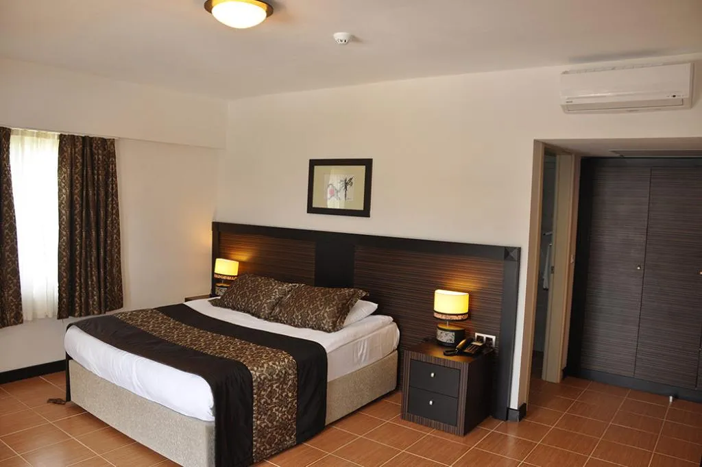 Room, The One Club, Dalaman