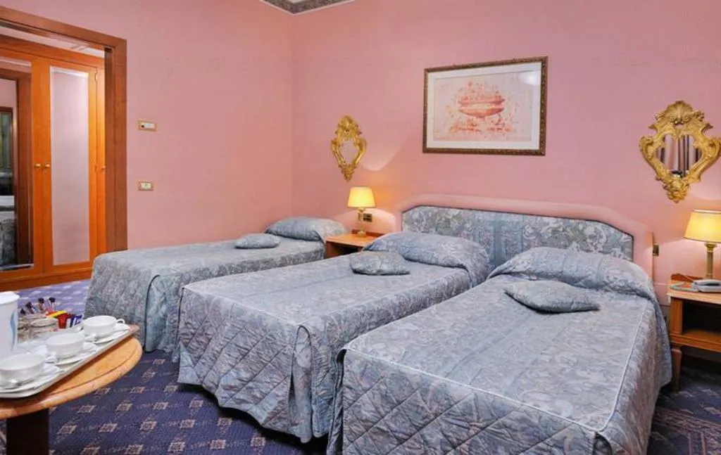 TRIPLE CLASSIC Room, Room Select Mecenate Palace, Rome