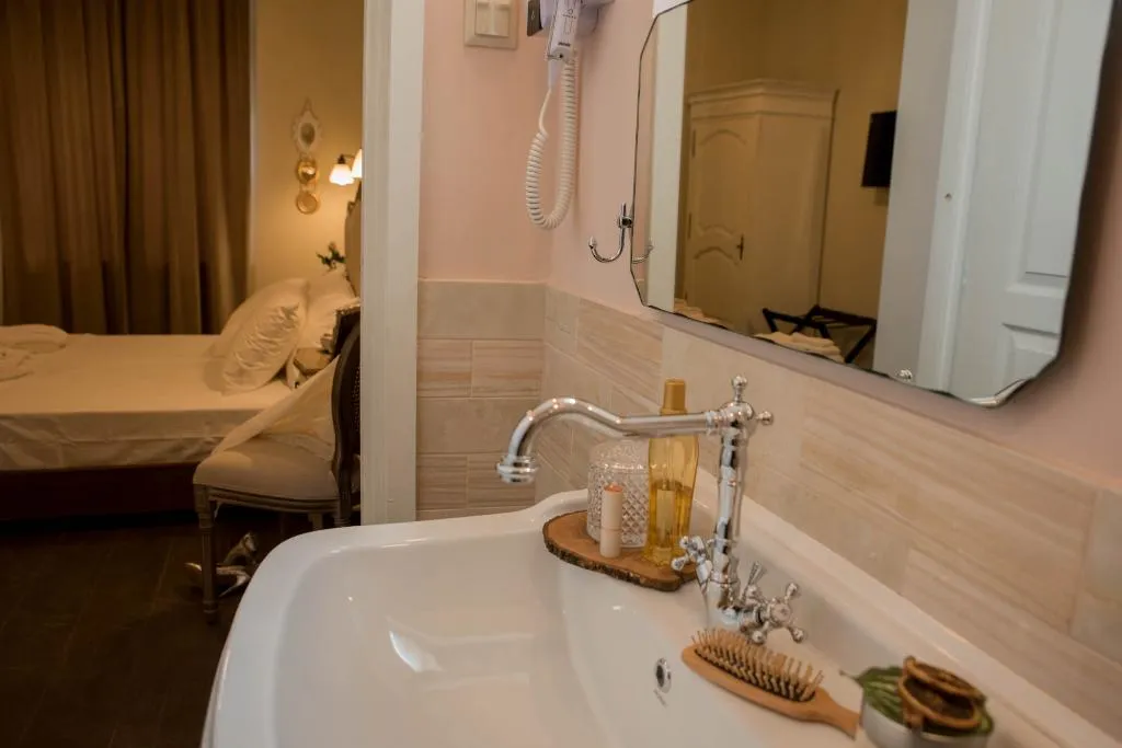 JUNIOR SUITE STANDARD Room, Kyria Boutique House, Athens