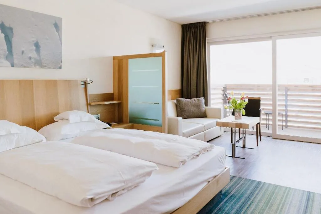 Room, Lac Salin Spa & Mountain Resort, Milan
