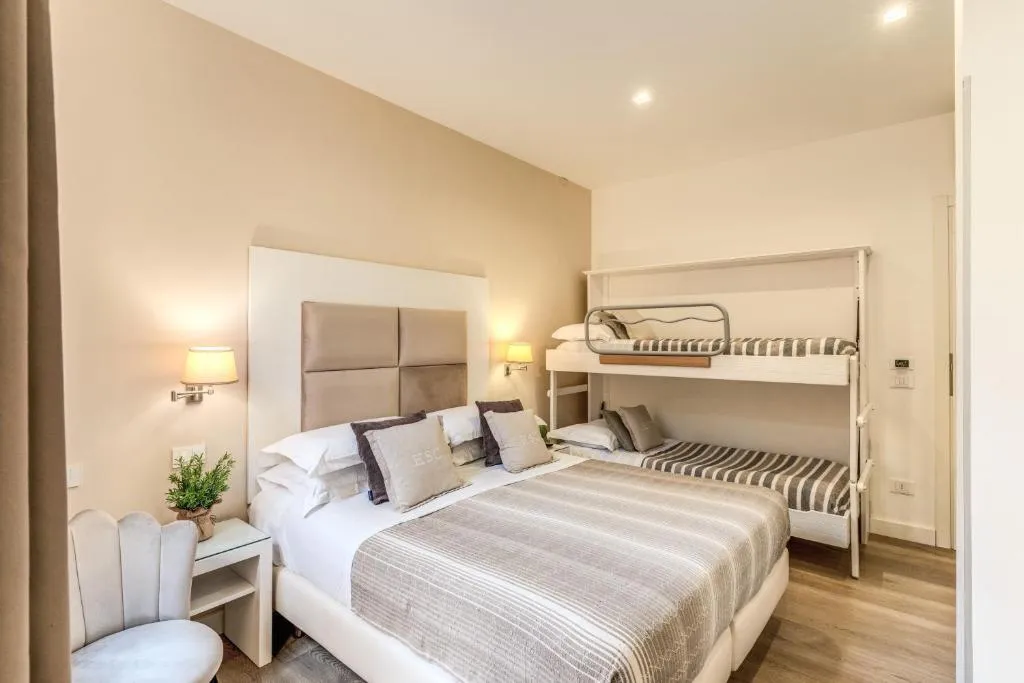 QUADRUPLE STANDARD Room, Sorrento City, Naples