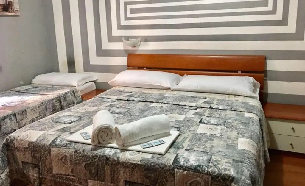 Room, Hi Termini, Naples