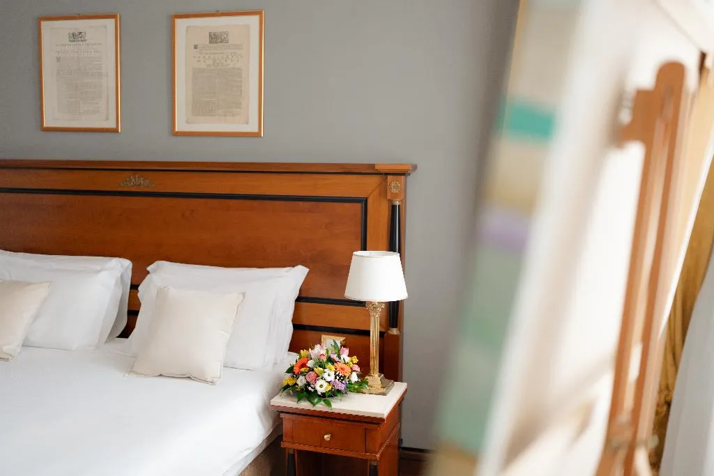 Double or Twin DELUXE CANAL VIEW Room, All'Angelo Art Hotel, Venice