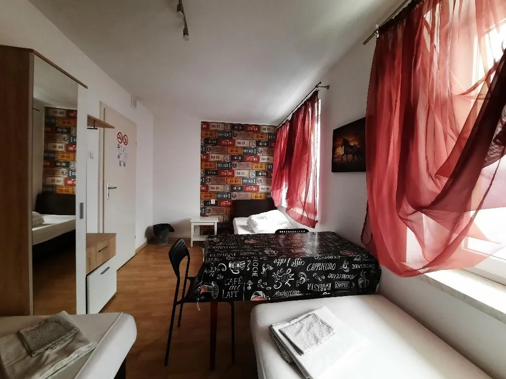 TRIPLE WITH SHARED BATHROOM Room, Lorf Hostel&Coffee, Krakow