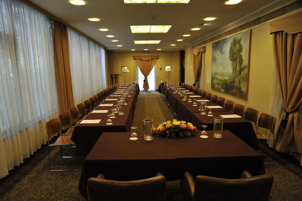 Conferences, D'Este, Milan