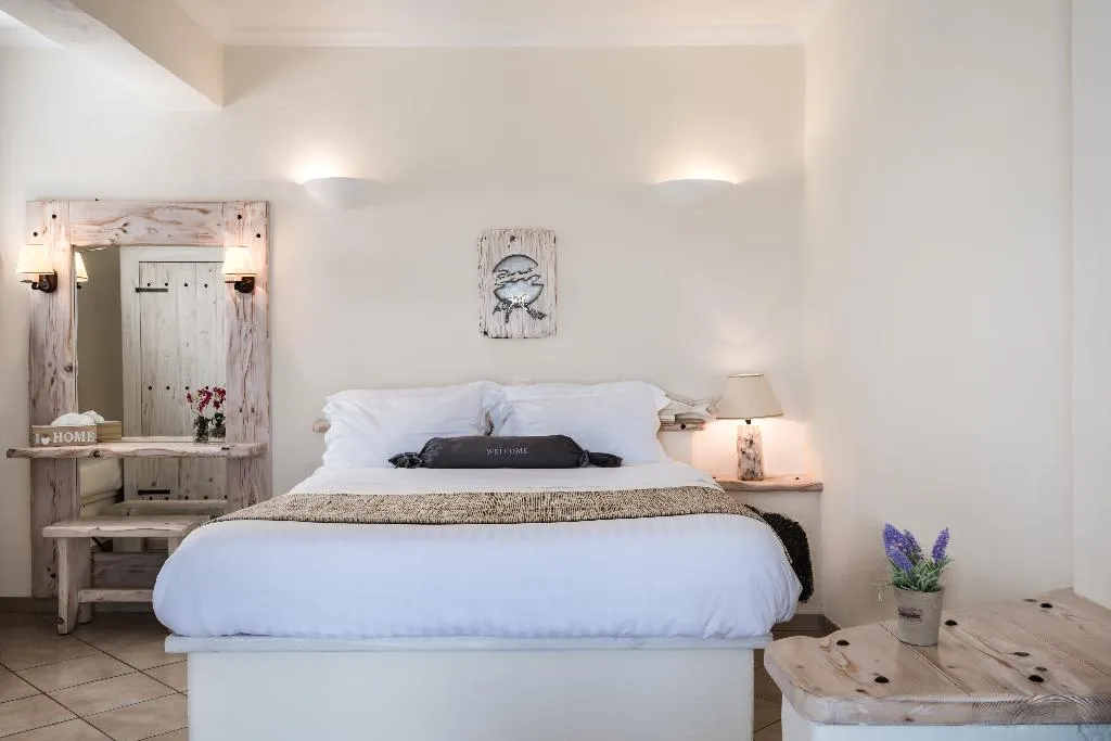JUNIOR SUITE WITH VIEWS Room, Athermi Suites, Santorini