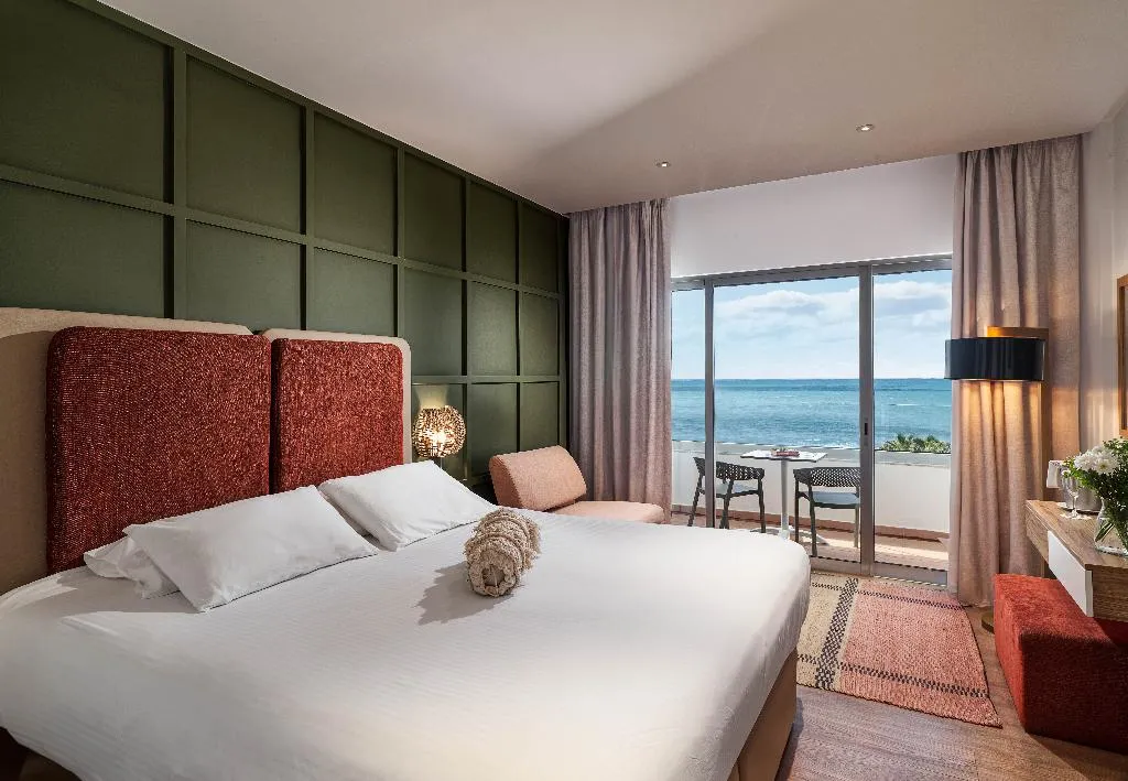 DOUBLE DELUXE SEA VIEW Room, Leonardo Cypria Bay, Cyprus