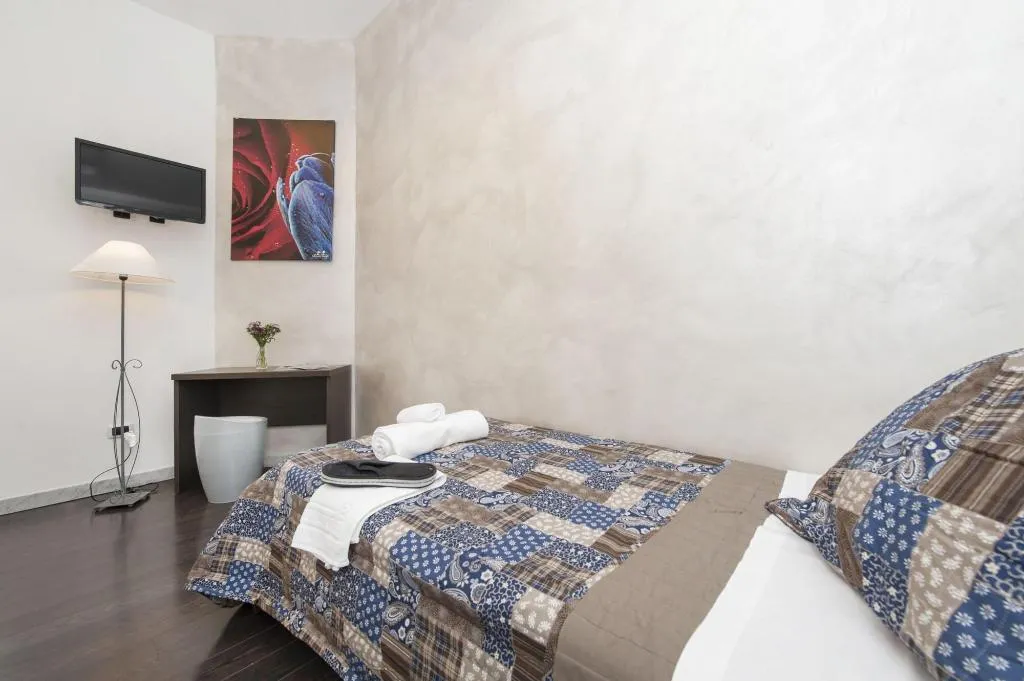 Room, Gate 40, Naples