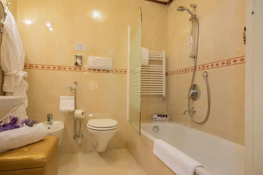 DOUBLE SUPERIOR Room, Becher, Venice