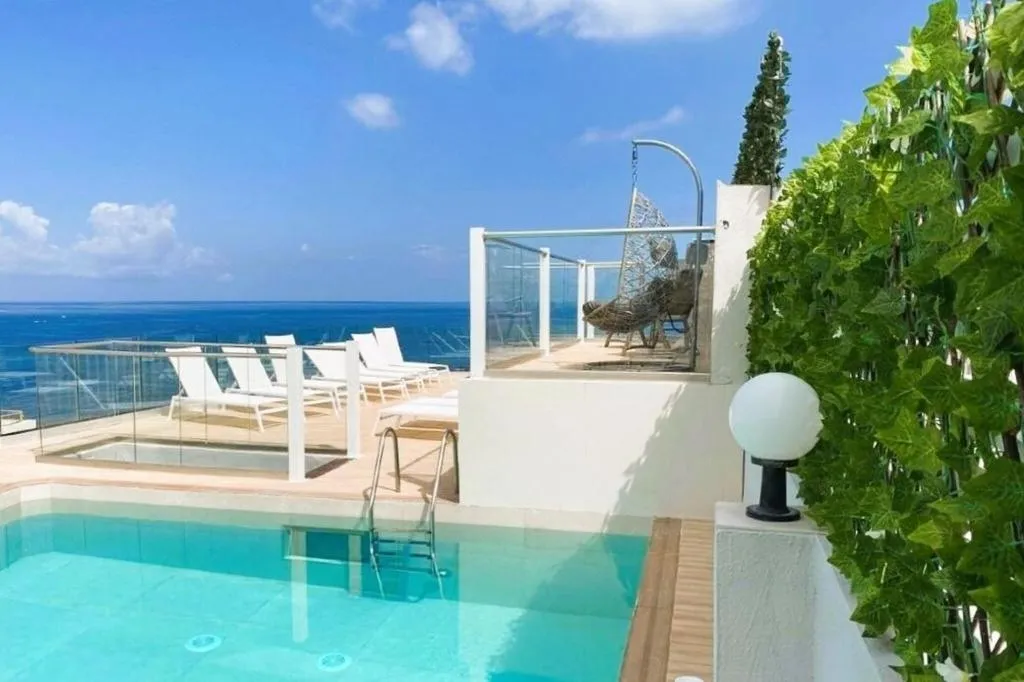 Terrace, Diplomat, Malta