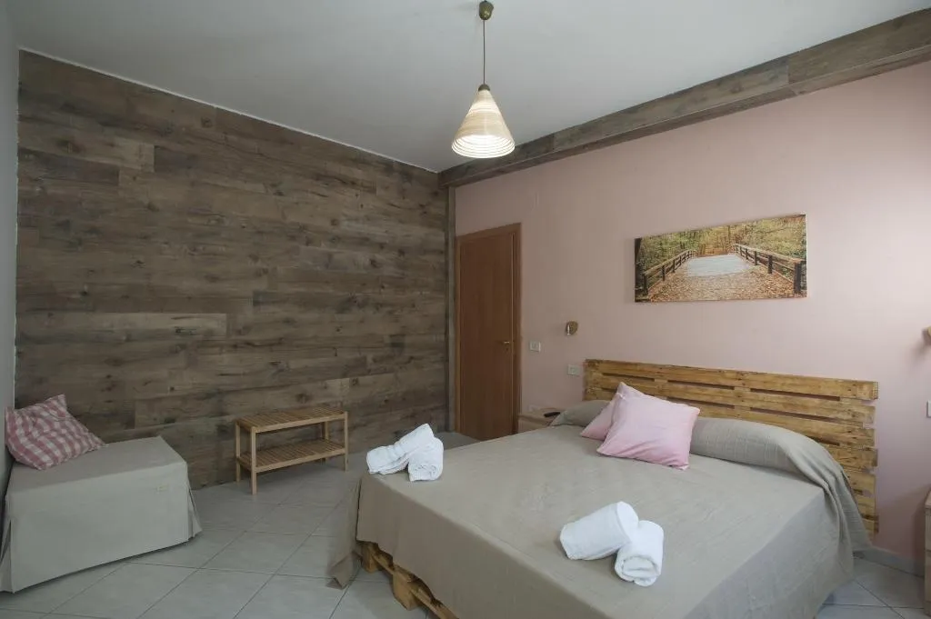 Room, City Pompei Accommodations, Naples