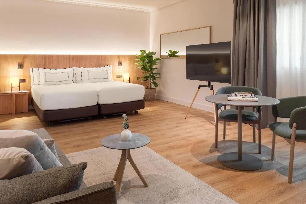 JUNIOR SUITE STANDARD Room, Melia Barajas, Madrid