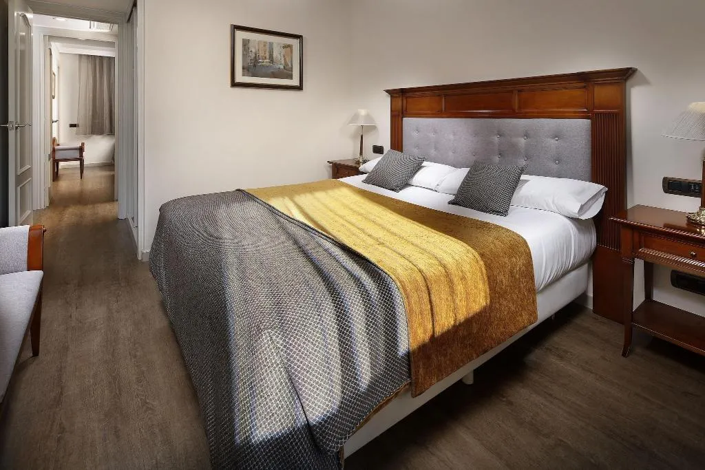 APARTMENT CAPACITY 3 Room, Hispanos 7 Suiza Apartament-Restaurant, Barcelona