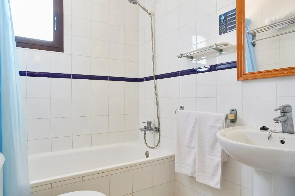 STUDIO STANDARD Room, APARTAMENTOS CASA LUIS by INVISA, Ibiza