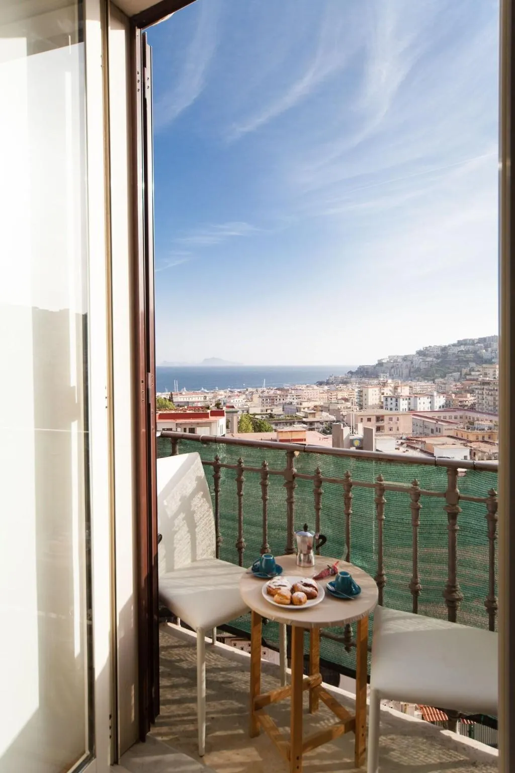Room, Napolicentro Mare, Naples