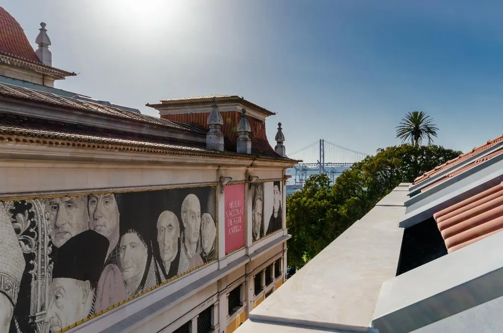 DOUBLE DELUXE WITH VIEWS Room, The Emerald House Lisbon, Curio Collection by Hilt, Lisbon