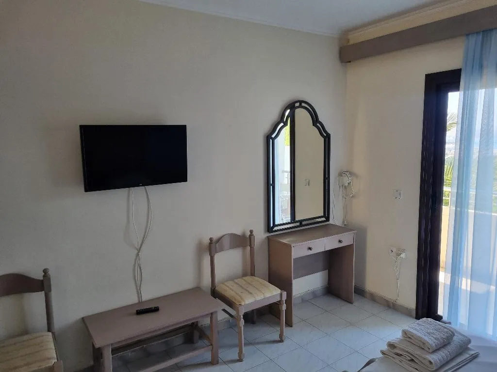 STUDIO CAPACITY 4 Room, Panorama Studios, Rhodes