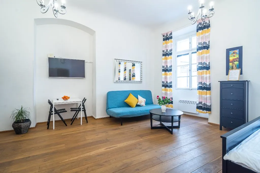 STUDIO CITY VIEW QUEEN BED Room, Royal Road Residence, Prague
