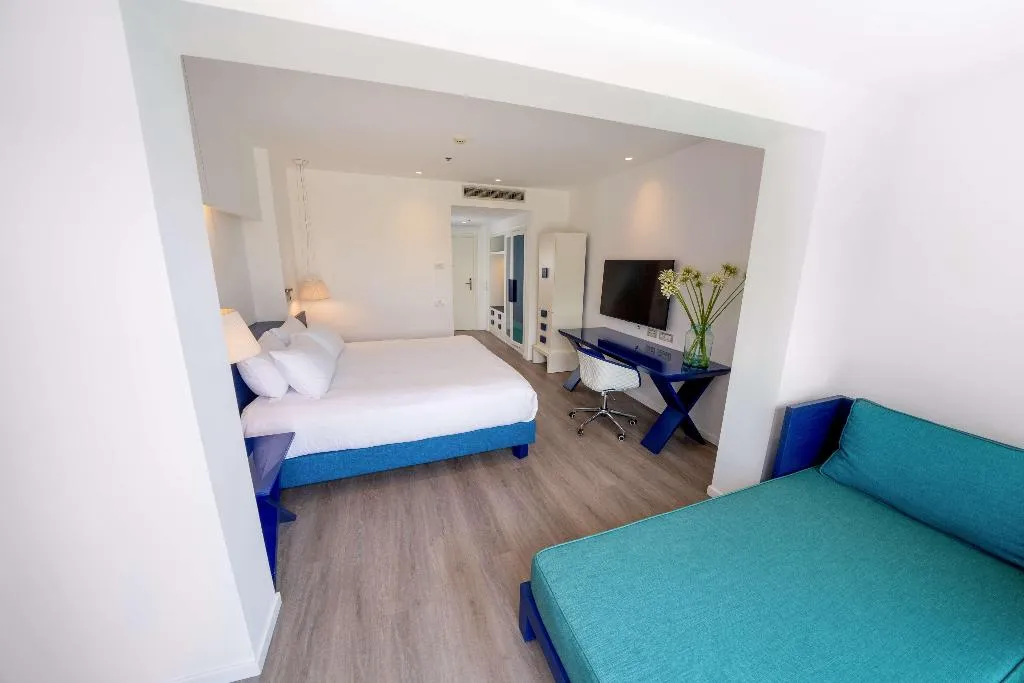 TRIPLE SUPERIOR Room, Hilton Sorrento Palace, Naples
