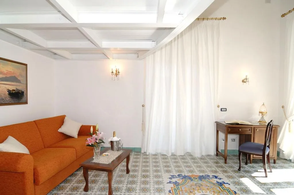 Room, Residenza Luce, Naples
