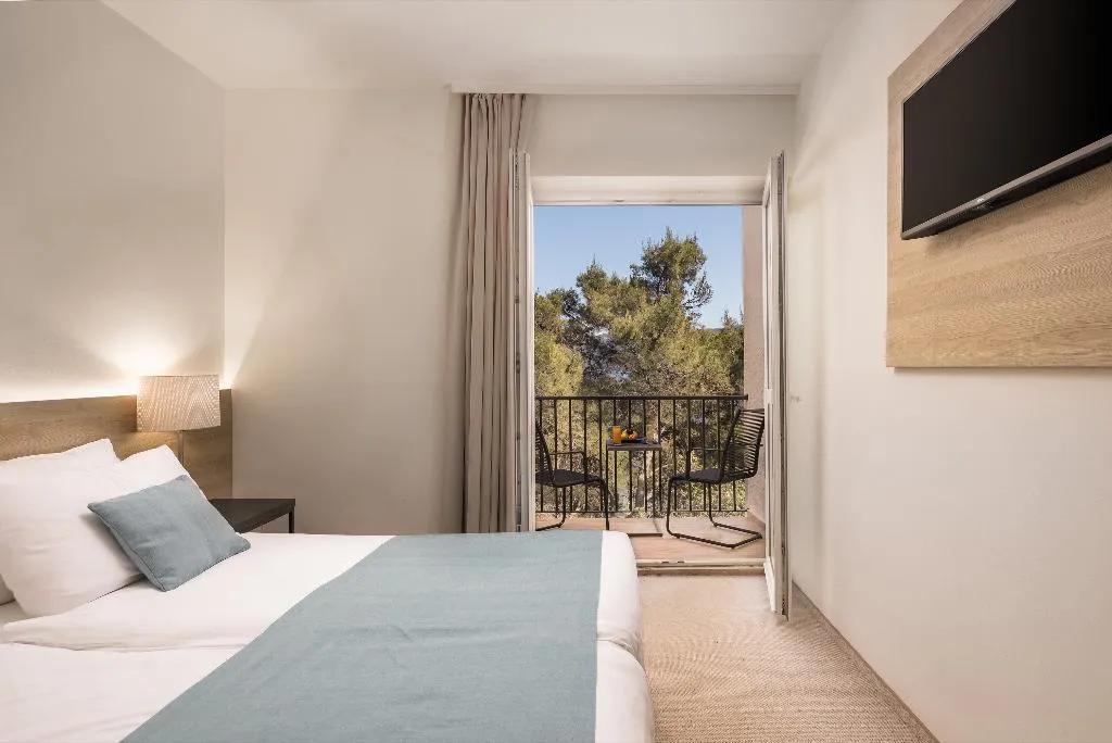 DOUBLE WITH BALCONY WITH VIEWS Room, Aminess Senses Hvar Resort, Split