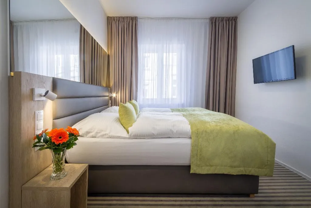 TRIPLE STANDARD Room, White Lion, Prague