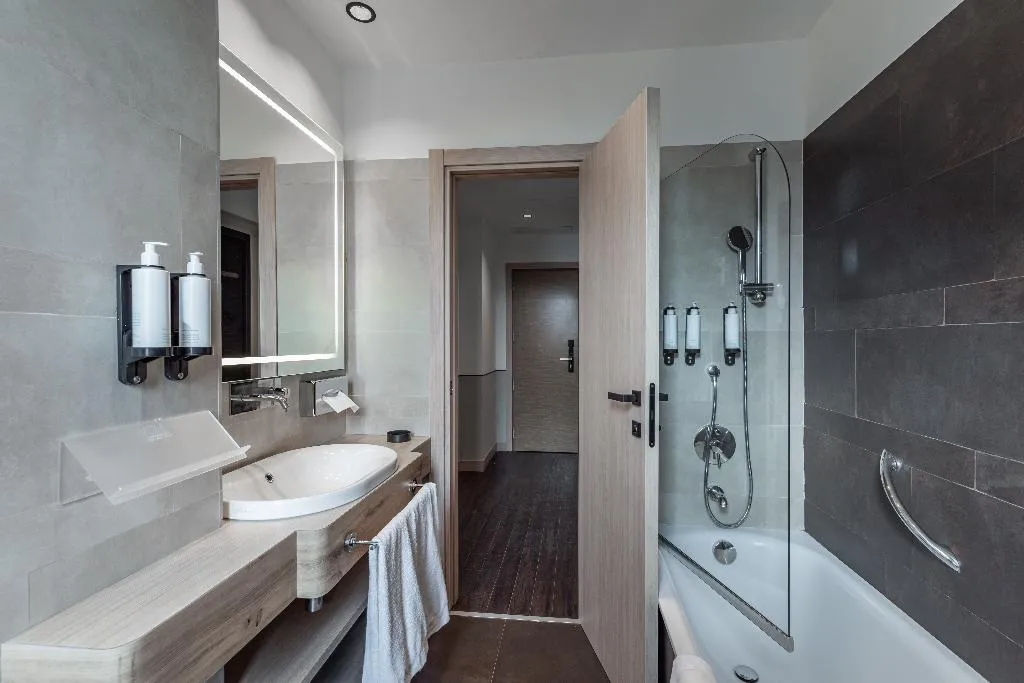 TWIN STANDARD Room, Hilton Garden Inn Rome Colosseum, Rome