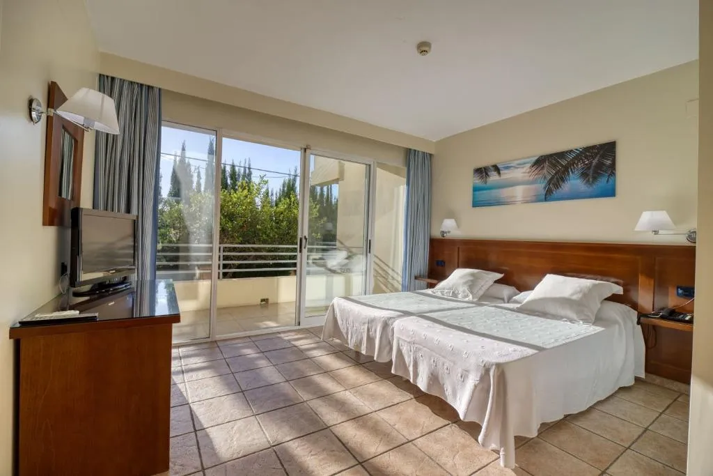Room, Abril, Costa Blanca