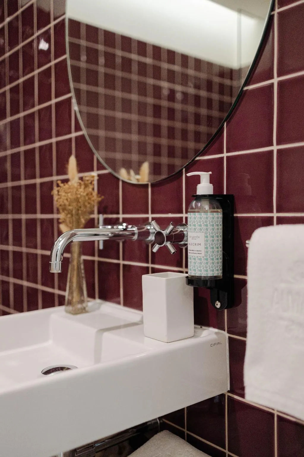 APARTMENT DELUXE ONE BEDROOM Room, Almaria - Edificio Da Corte, Lisbon