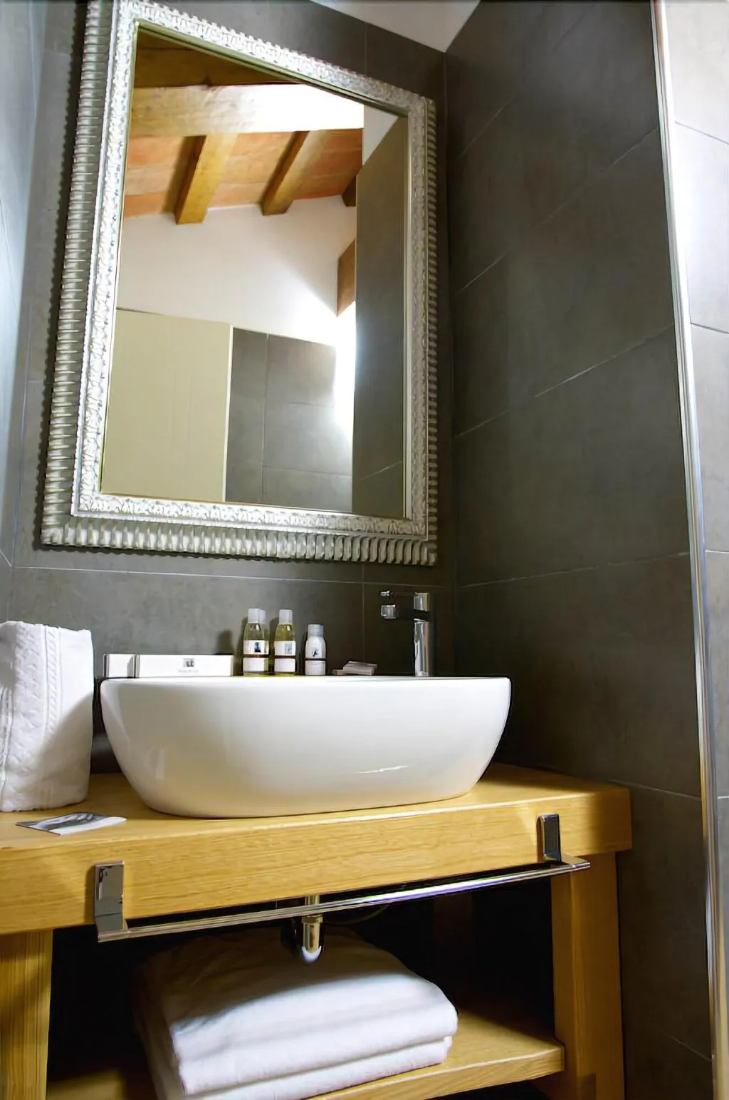 Room, Tenuta Borgo Santa Cecilia, Umbria