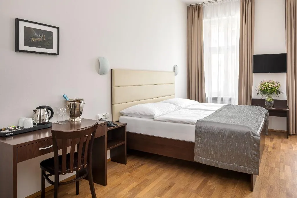 DOUBLE STANDARD Room, Hotel Unique, Prague
