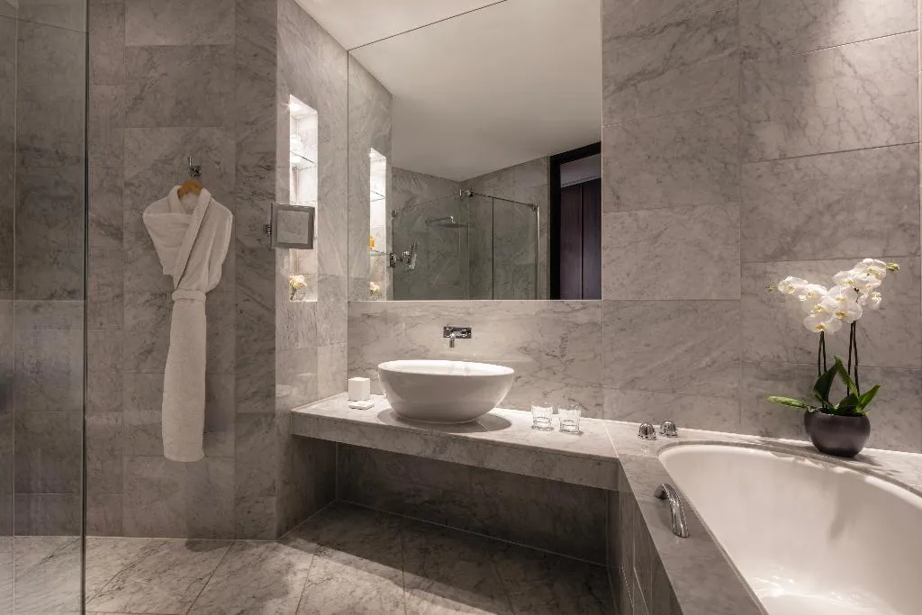 JUNIOR SUITE STANDARD Room, Anantara The Marker Dublin, Dublin