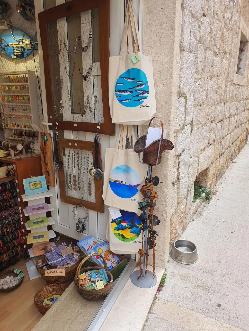 Sports and Entertainment, Violeta Hvar, Split
