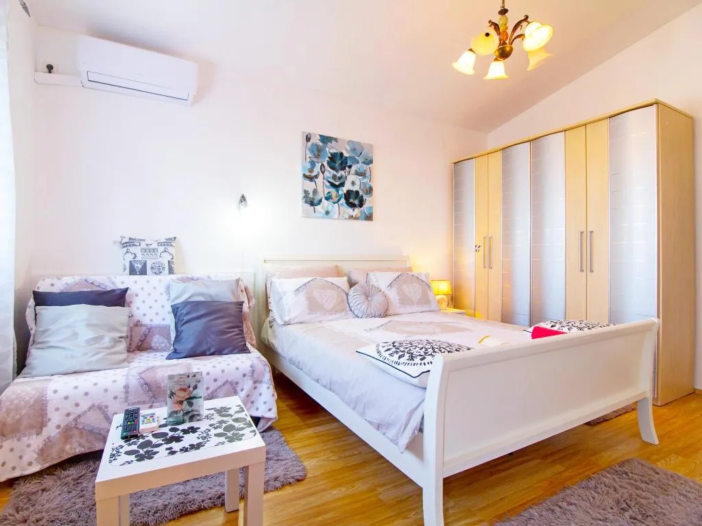 APARTMENT CAPACITY 3 Room, Apartments Dujo, Split